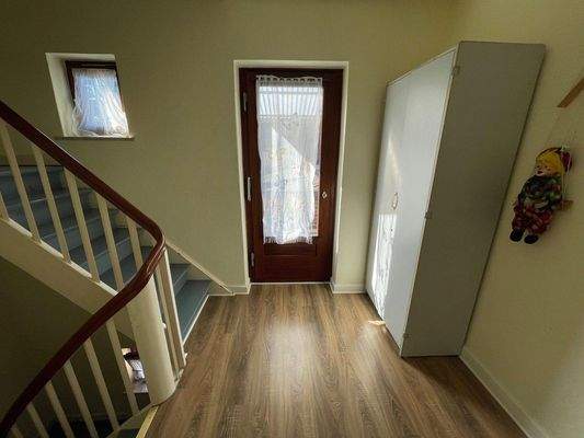 Flur 1. OG (zum Balkon)