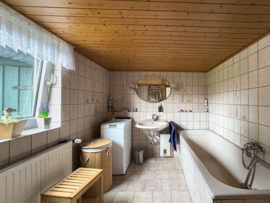 Badezimmer mit Wanne