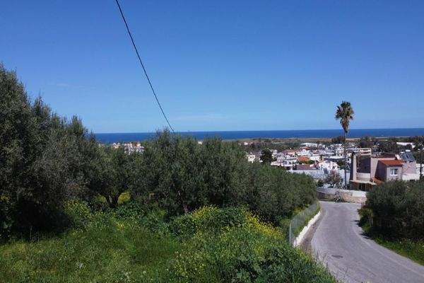 Kreta, Tavronitis: Erstklassiges Grundstück in der Nähe des Strandes zu verkaufen