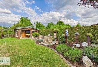 Gartenhaus, Zisterne, künstl. Bachlauf