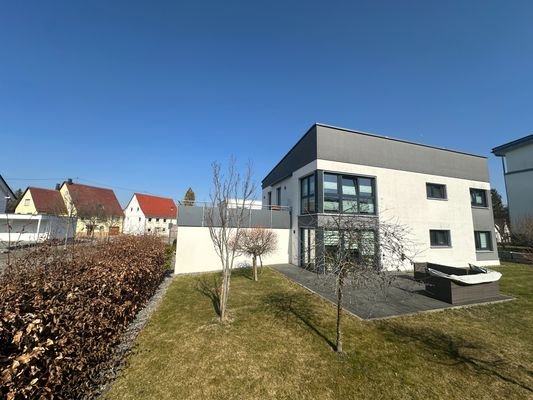 Hausansicht / Garten
