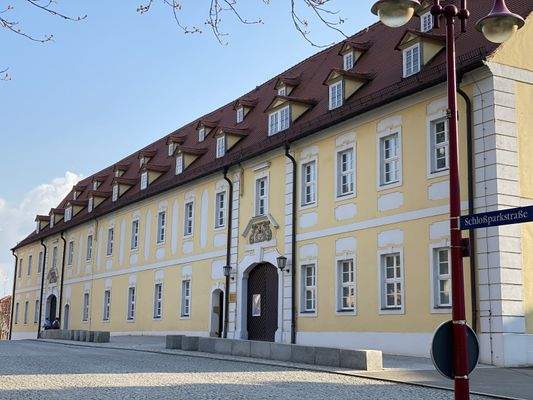 Clara-Wieck-Gymnasium im Planitzer Schloß