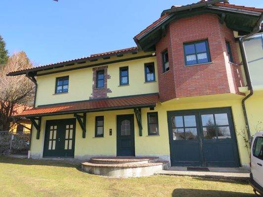 überdachter Hauseingang 