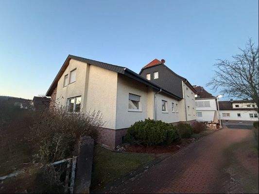 Hausansicht aus Straßenperspektive