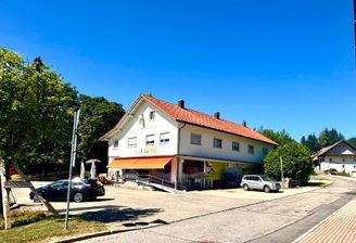 Wohn- und Geschäftshaus – Straßenansicht mit Dorfladen