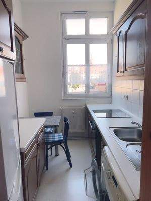 Küche mit Küchenmöbel vom Vormieter