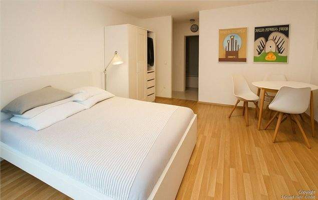 Gut geschnittener Wohn- Schlafbereich