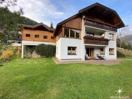 Haus Südansicht und Garten