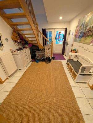 Flur mit Treppenaufgang ins Obergeschoss