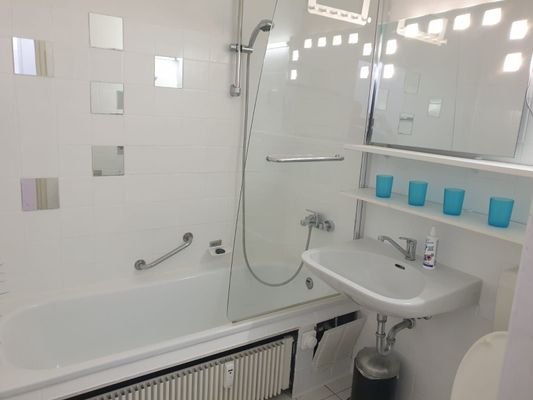 Bad mit Wanne.jpg