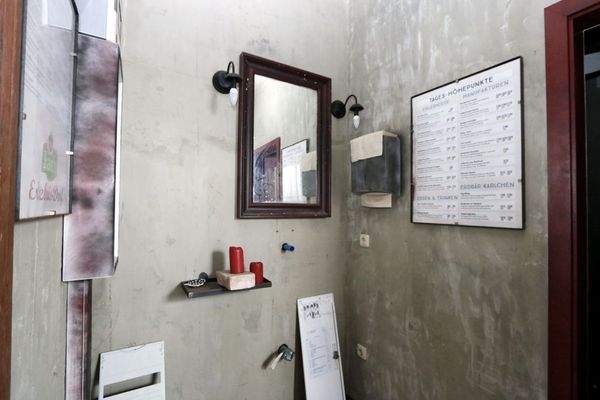 mit Sanitäreinrichtugen