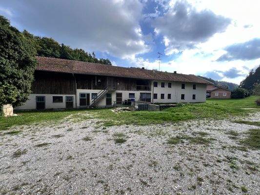 Wohnhaus Alt mit Stallungen