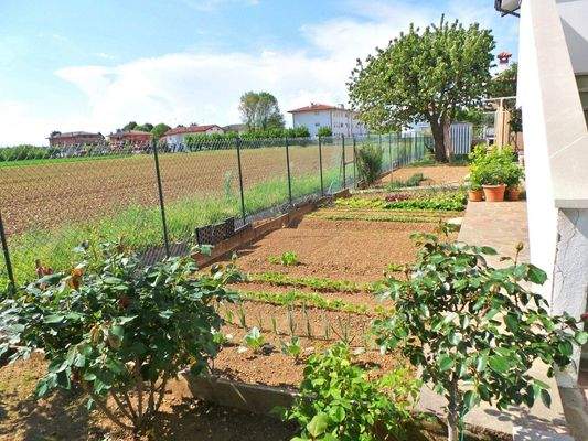 Haus in Udine mit schönem Garten und Garage