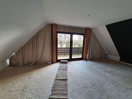 Schlafzimmer mit Balkon - OG