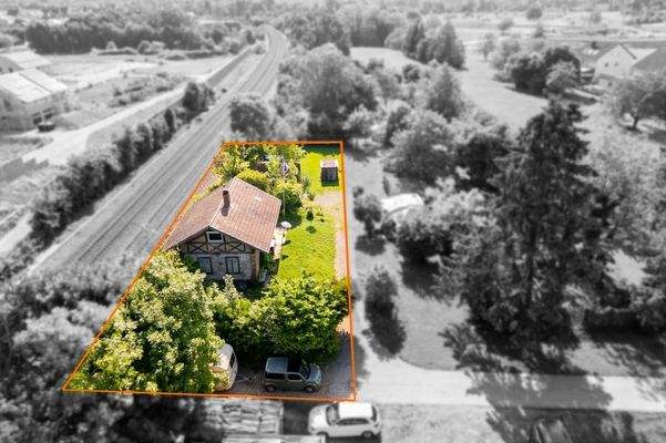 Grundstück von oben mit Möglichkeit eine weitere Hälfte dazuzumieten