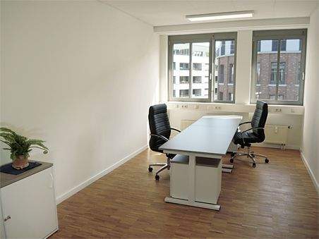 z. B. Büroraum 4 im 5. OG, MB A