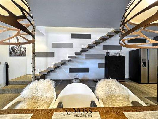 Freitragende Treppe EG