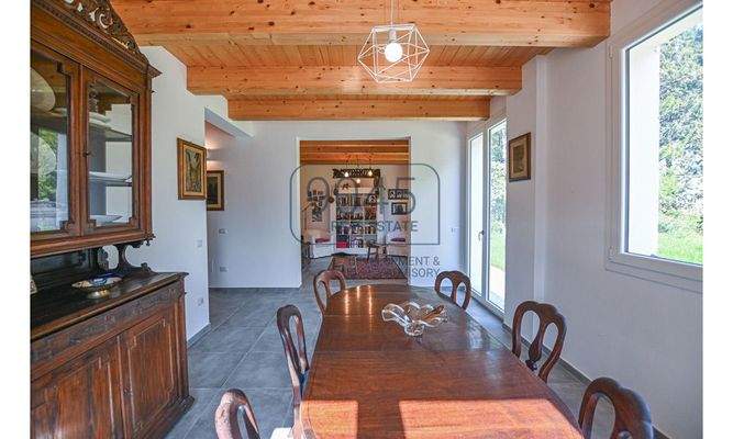 Zeitgemäße Landvilla in nachhaltiger Holzbauweise mit Panoramablick bei Potenza Picena