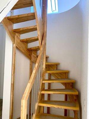 Mit Wendeltreppe