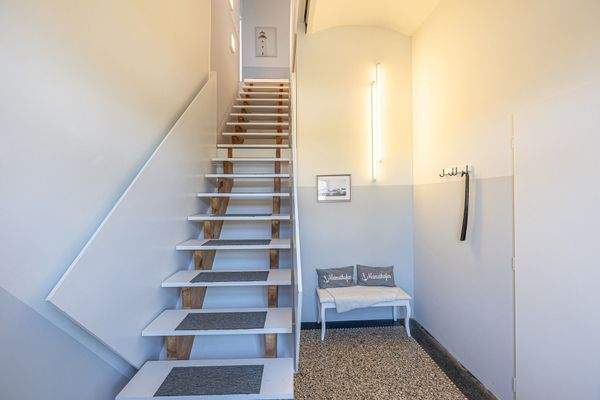 Treppenaufgang OG links