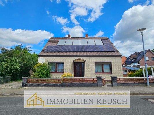 Vorderansicht mit PV-Süd