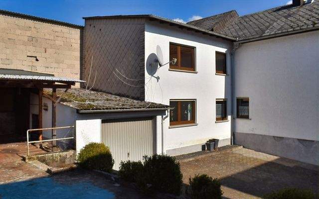 Freisitz / Garage / Wohnhaus