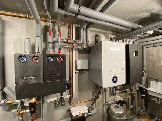 Moderne Heiztechnik mit solarer WW Aufbereitung un