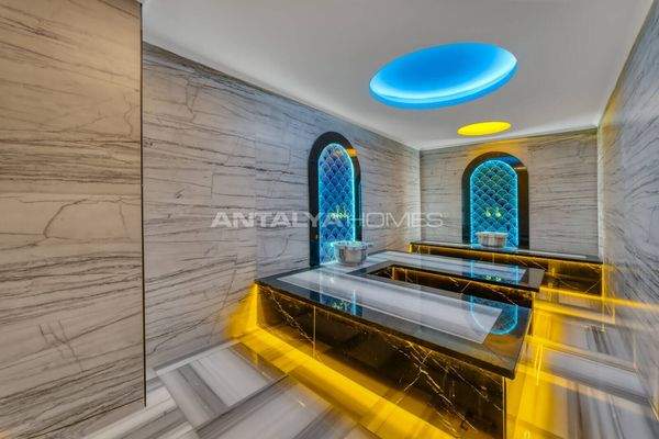 Flats in a Complex Near the Sea in Alanya