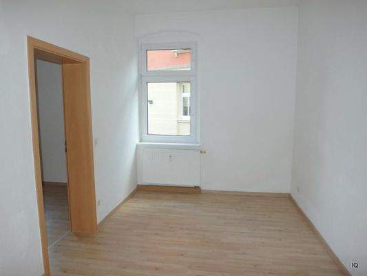 Kinderzimmer- oder Arbeitszimmer (Zugang über Küche)