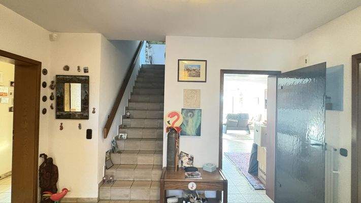 Diele mit Treppe nach oben