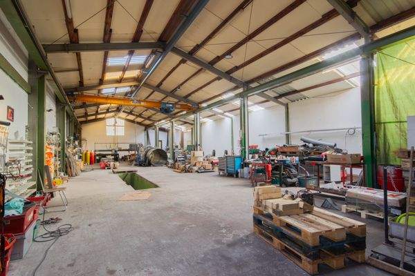 2. Halle / überdachte Abstellfläche Bj 1994