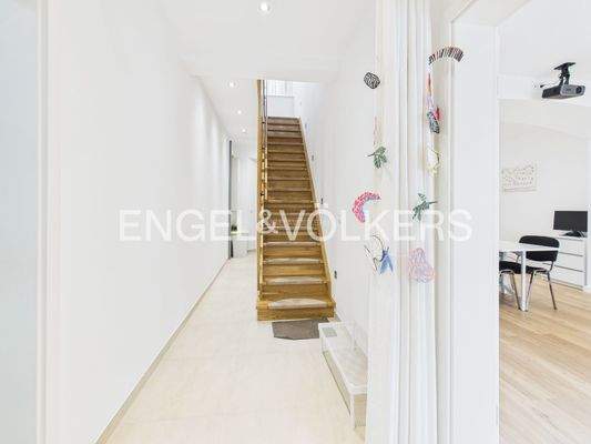 Flur und Treppenaufgang