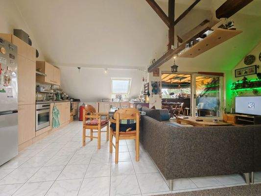 Wohnzimmer / Offene Küche