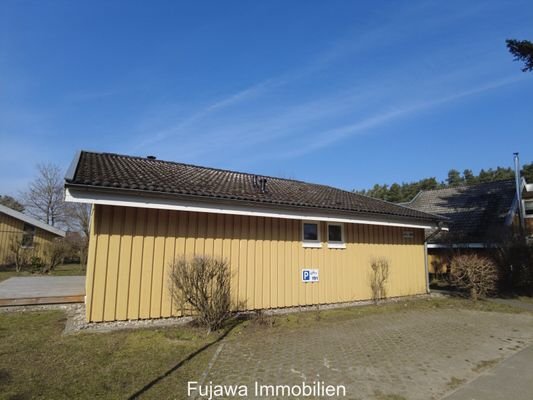 Seitenansicht mit Stellplatz