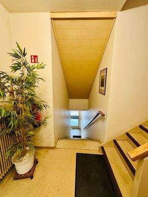 Treppenhaus 1.OG - Haupteingang