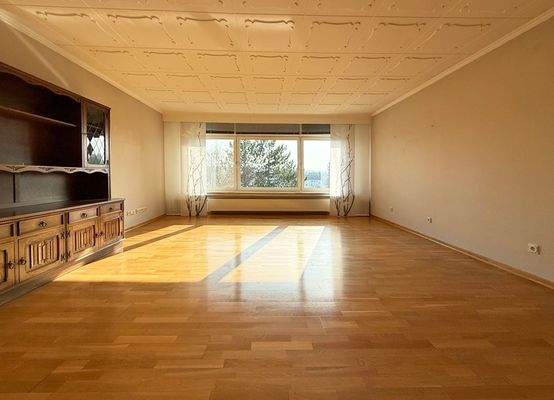 Lichtdurchflutetes Wohnzimmer