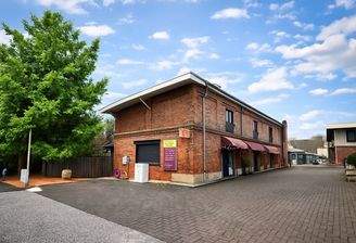 Halle 2 Giebel-Längsseite Einfahrt-Sicht.jpg