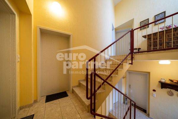 Treppenhaus/ Wohnungseingang (DG)