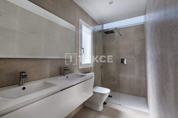 Stylish Detached Villas with Pools near Amenities in San Javier