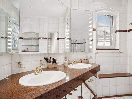 Badezimmer Ansicht II