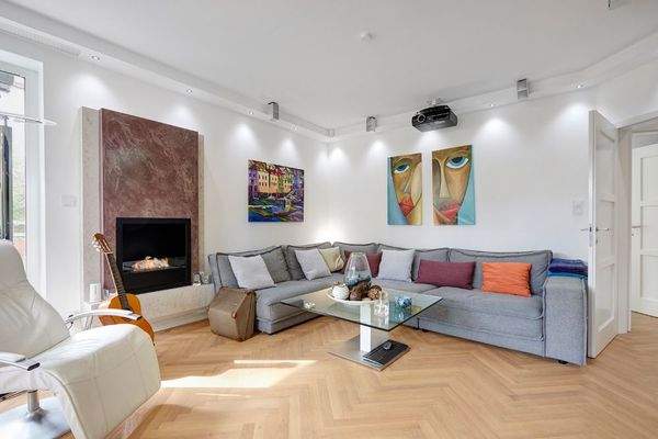 Wohnzimmer mit schönem Eichenholzparkett