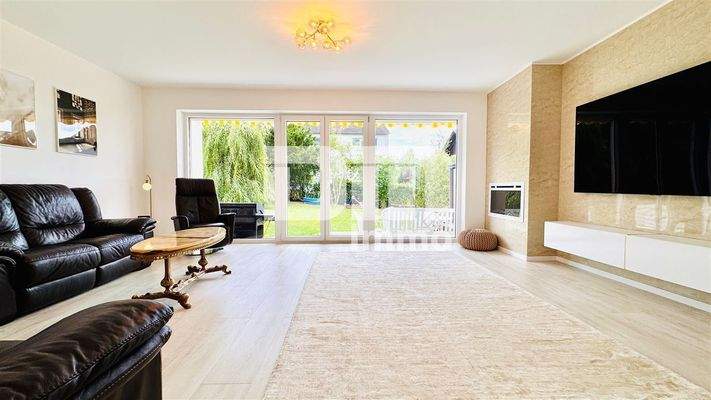 Wohn / Esszimmer / Offene Küche / Zugang Terrasse