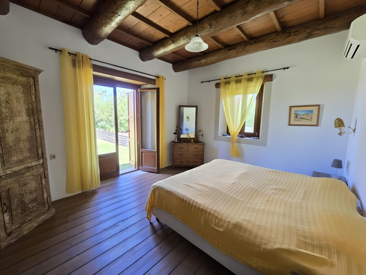 Traditionelle Steinvilla bei Plevriana auf Kreta m