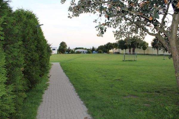 angrenzender Fußballplatz