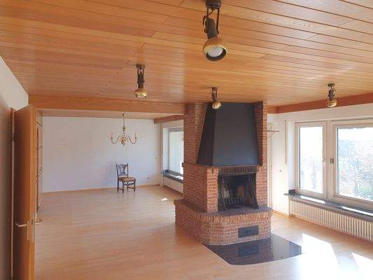 Wohnzimmer mit Kamin