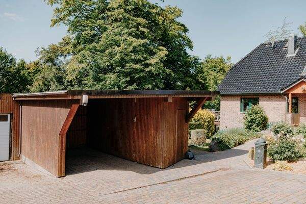 Carport mit Schuppen