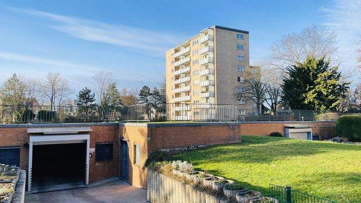 Haus und Garageneinfahrt 