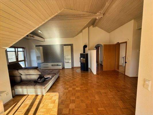 Wohn-/Essbereich mit außergewöhnlicher Raumhöhe