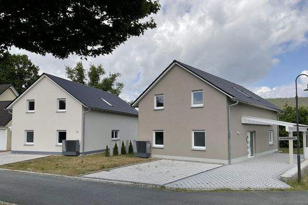 Außenansicht beide Häuser