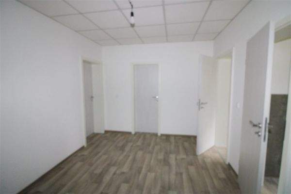 Flur rechts WC + Bad